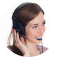 Frau mit einem Headset vom Buchungsteam